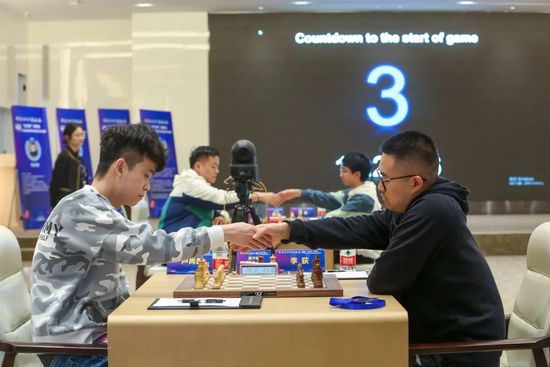 两个溺水的爱更爱它